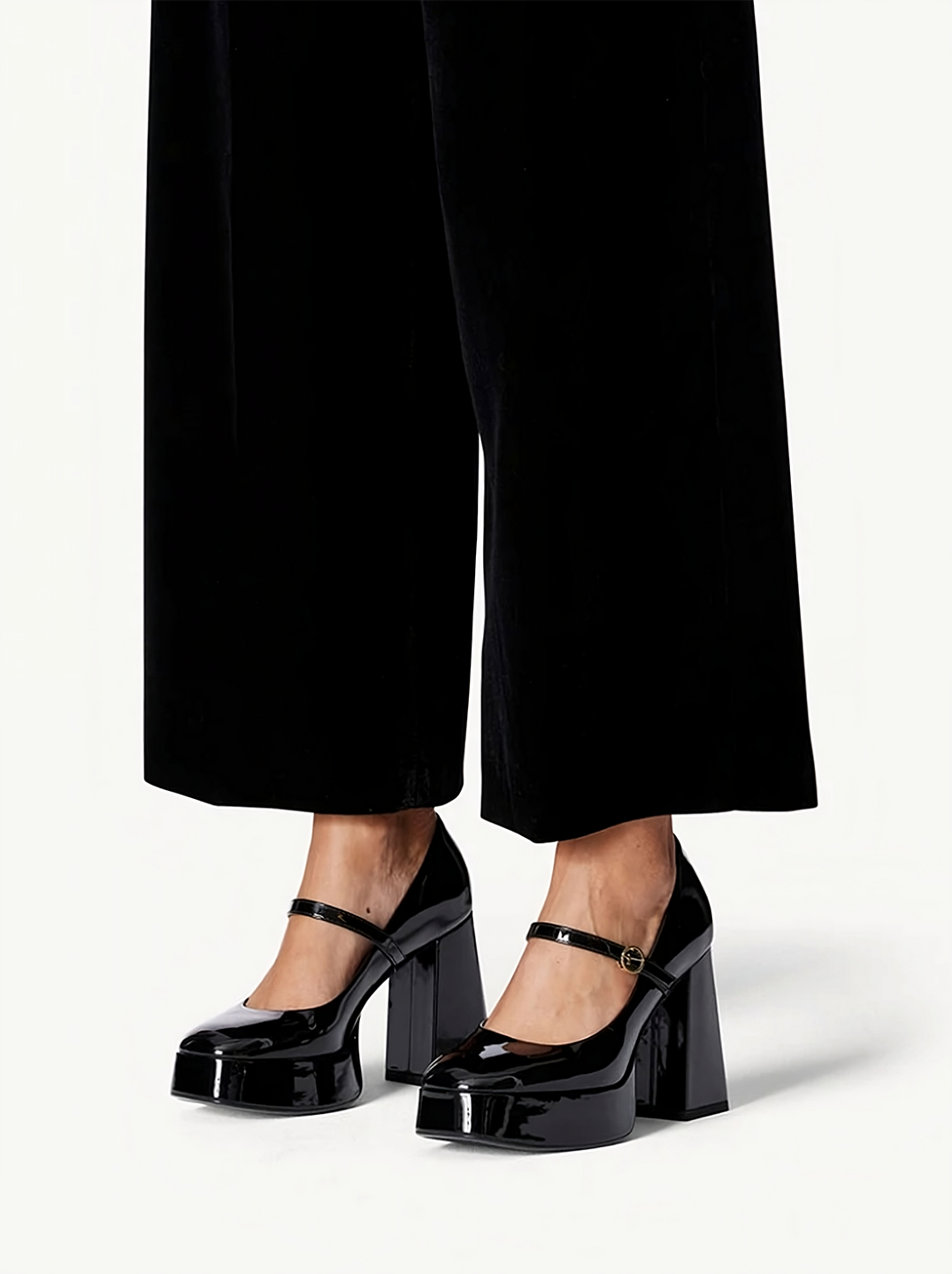 Obsidian Noir Pumps